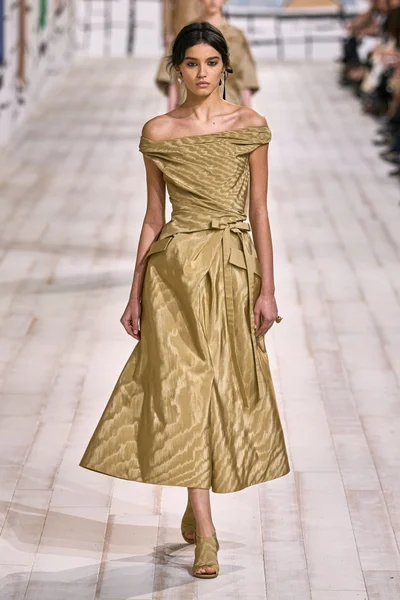 Look 14